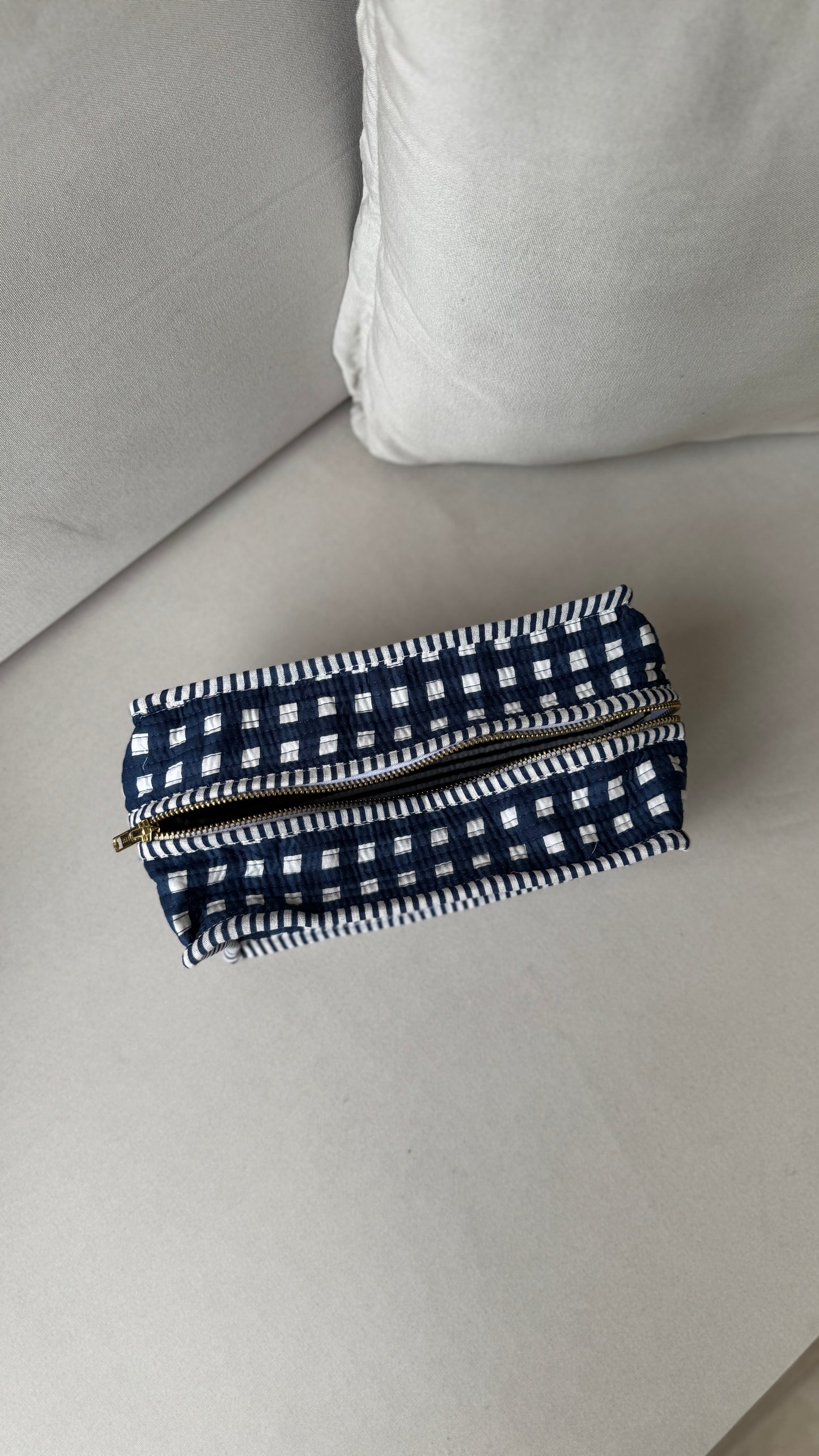 Gingham Large Pouch (Blue)