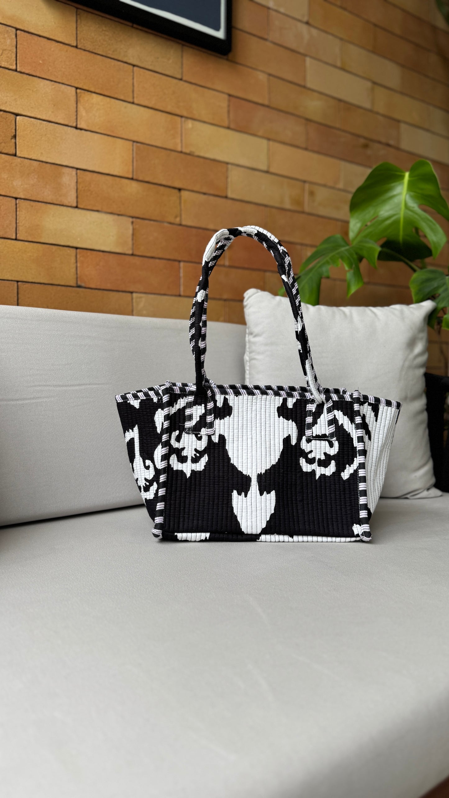 B/W abstract Tokree Tote Bag