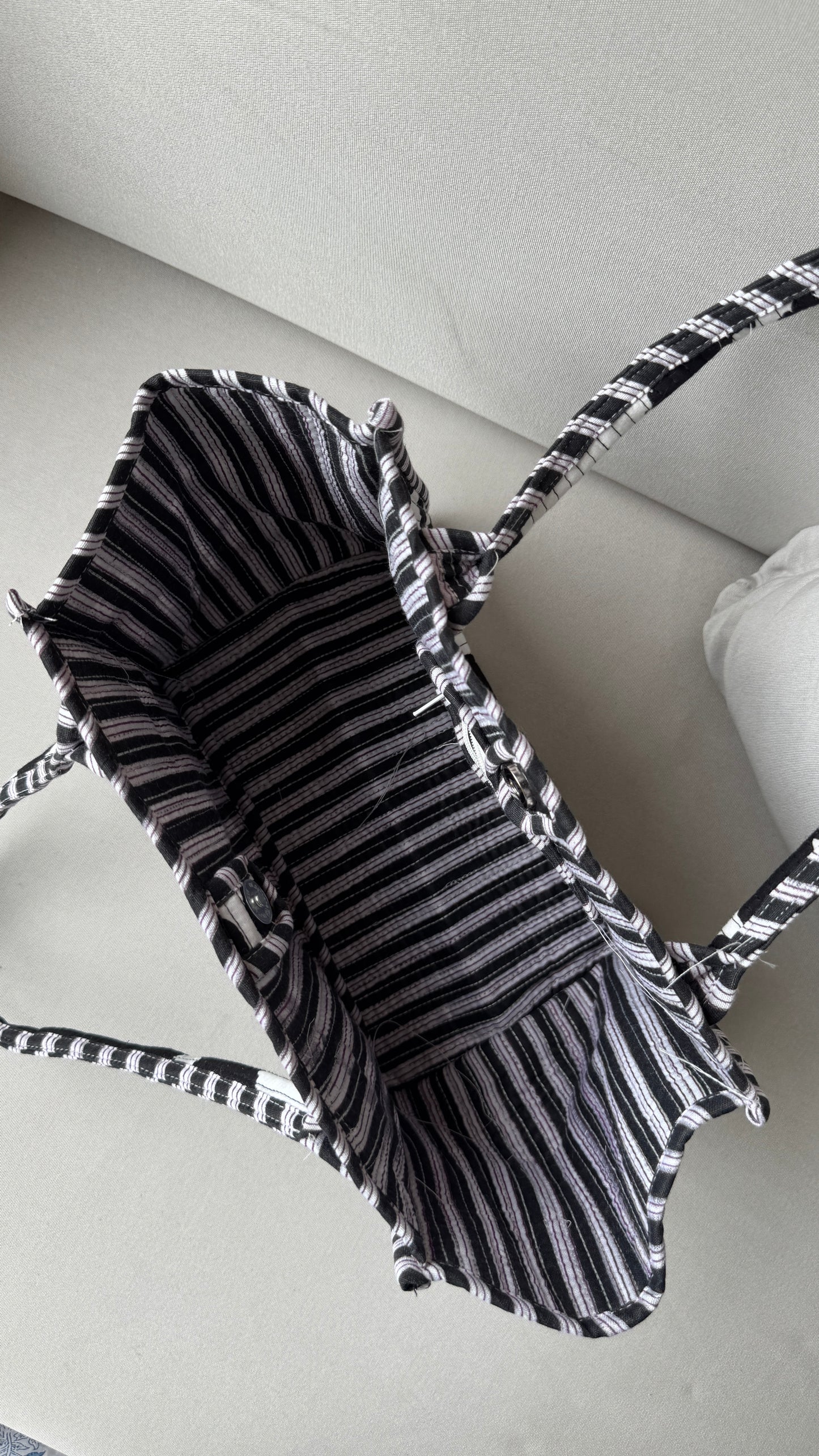 B/W abstract Tokree Tote Bag