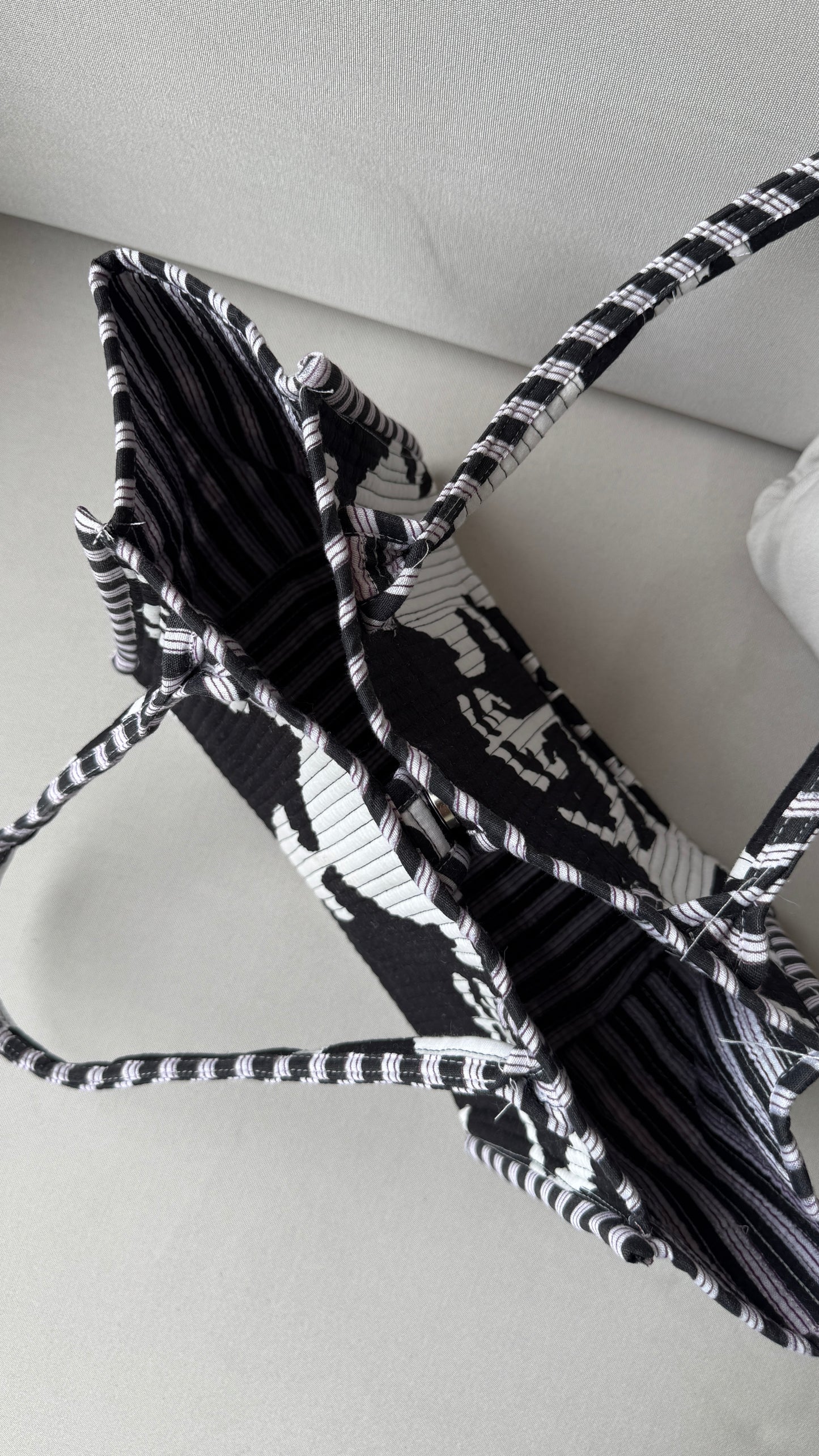 B/W abstract Tokree Tote Bag